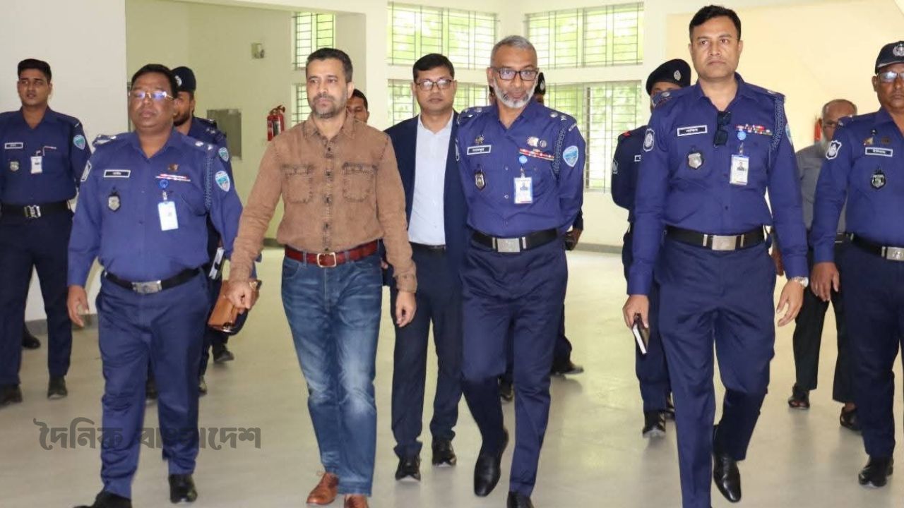 কক্সবাজারে নবাগত পুলিশ সুপারের পুলিশ লাইন্স পরিদর্শন
