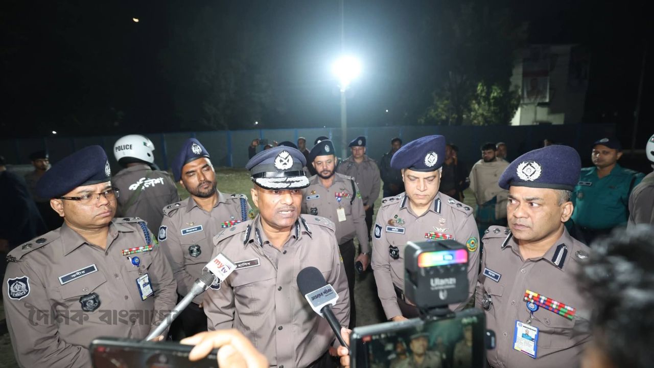 আগামীকাল চট্টগ্রামে বিএনপি'র নির্বাচনী সভার নিরাপত্তা ব্যবস্থা তদারকি করেন সিএমপি কমিশনার 
